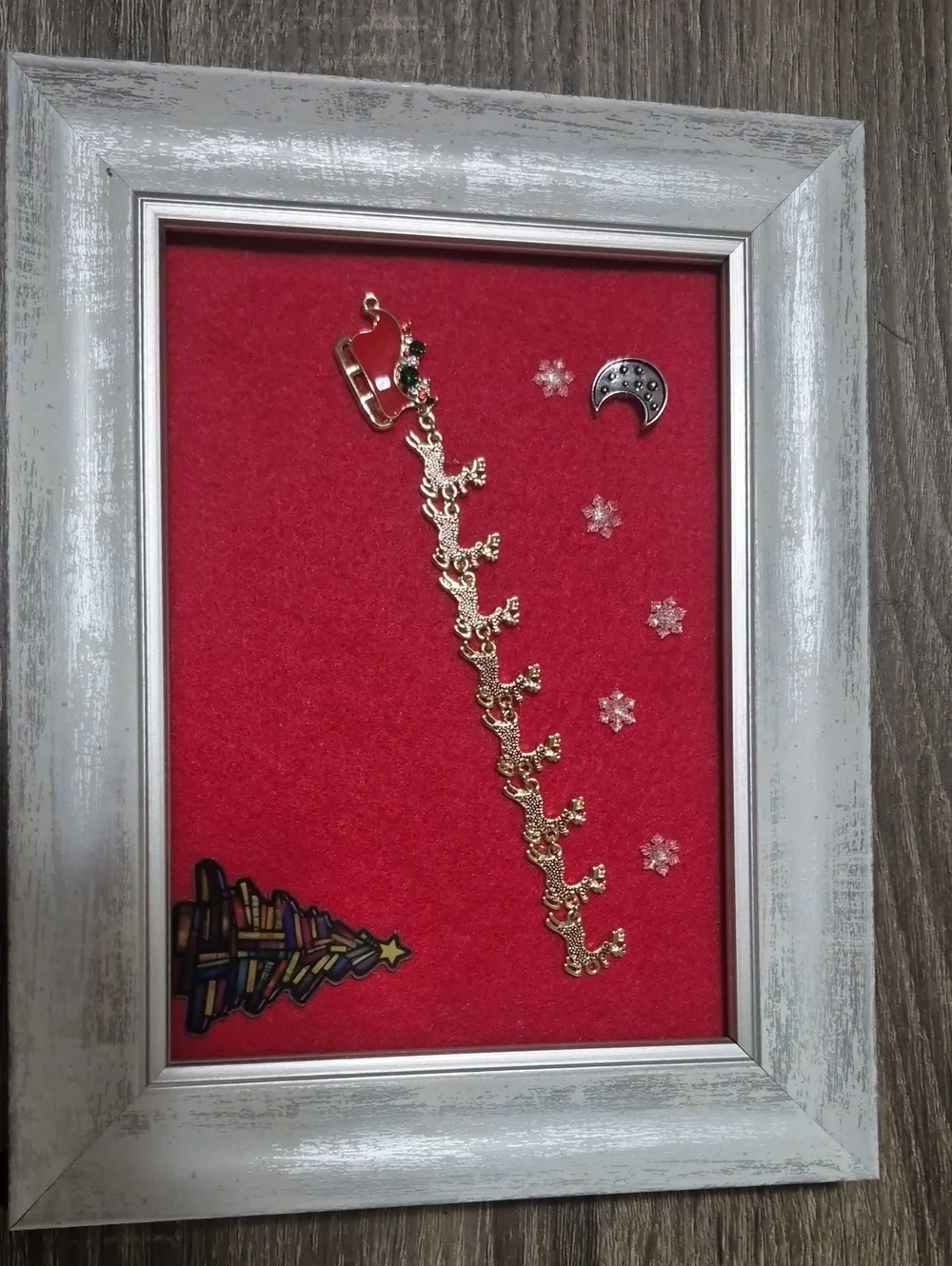 Holiday Reindeer Garland Wall Art - Gold on Red